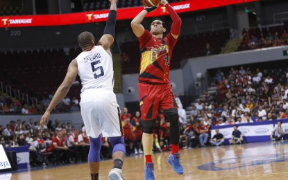 <p>San Miguel Beermen's June Mar Fajardo shoots the ball as Meralco Bolts' Arinze Onuaku tries to stop him during the  PBA Commissioner's Cup at the Mall of Asia Arena in Pasay City on Wednesday night (May 9, 2018). <em>(Photo courtesy of PBA Media Bureau)</em></p>